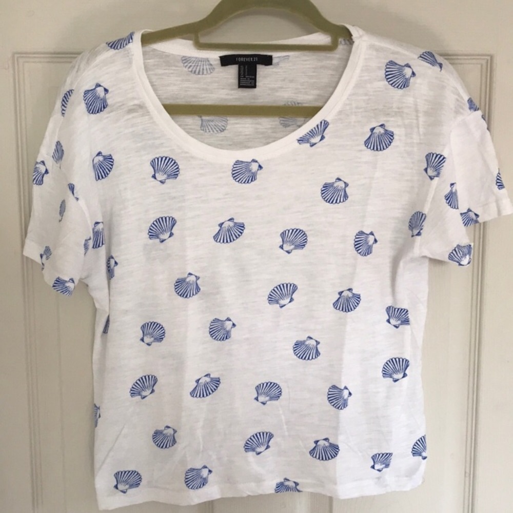 White and blue seashell print tee